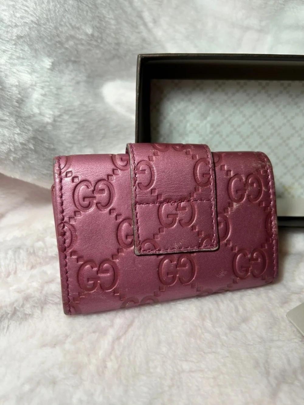 396.  Gucci “Loving Heart” Guccissima embossed leather key holder - Picture 3 of 10